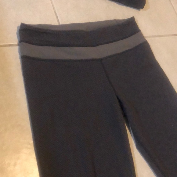 Lululemon athletica leggings Sz 6 flare - Picture 3 of 4